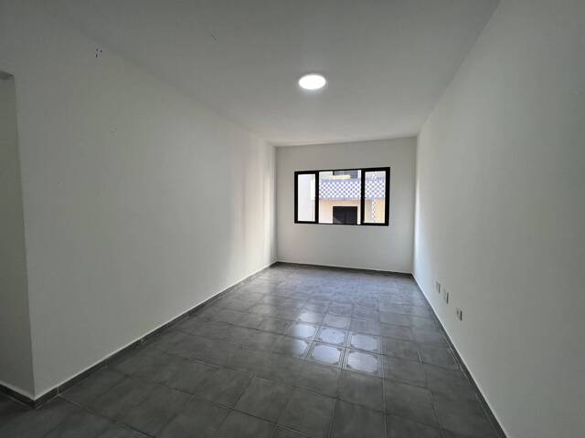#64 - Apartamento para Venda em Praia Grande - SP